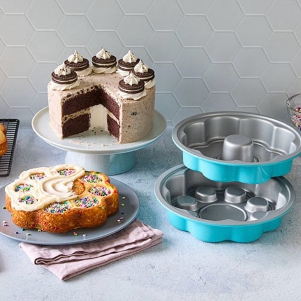 Secret Center Cake Pan. - Picture 2 of 4